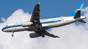 Photo of B-6678 - Airbus A320-232 operated by China Southern Airlines