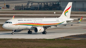 Photo of B-8842 - Airbus A320-214 operated by Tibet Airlines