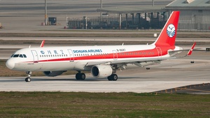 Photo of B-8687 - Airbus A321-211 operated by Sichuan Airlines