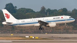 Photo of B-6916 - Airbus A320-214 operated by Air China