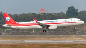 Photo of B-305T - Airbus A321-231 operated by Sichuan Airlines
