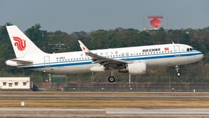 Photo with serial 6169 - Airbus A320-214