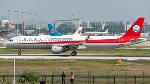 Photo of B-8960 - Airbus A321-211 operated by Sichuan Airlines