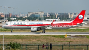 Photo of B-8601 - Airbus A321-211 operated by Sichuan Airlines