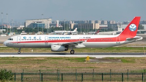 Photo of B-6598 - Airbus A321-231 operated by Sichuan Airlines