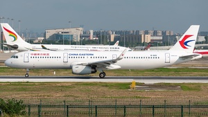 Photo of B-8165 - Airbus A321-231 operated by China Eastern Airlines