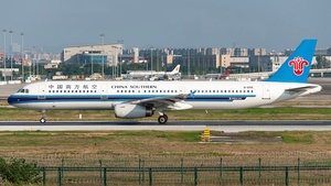 Photo of B-6581 - Airbus A321-231 operated by China Southern Airlines