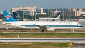 Photo of B-6317 - Airbus A321-231 operated by China Southern Airlines