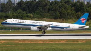 Photo of B-6398 - Airbus A321-231 operated by China Southern Airlines