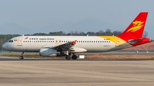 Photo of B-6877 - Airbus A320-232 operated by Capital Airlines
