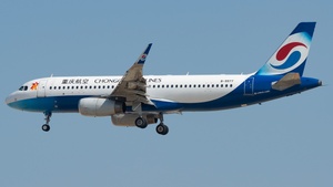 Photo of B-9977 - Airbus A320-232 operated by Chongqing Airlines