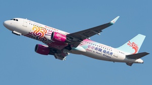 Photo of B-8243 - Airbus A320-214 operated by Loong Air
