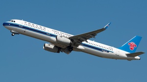 Photo of B-1606 - Airbus A321-231 operated by China Southern Airlines