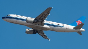 Photo of B-6682 - Airbus A320-214 operated by China Southern Airlines