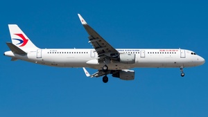 Photo of B-8572 - Airbus A321-211 operated by China Eastern Airlines