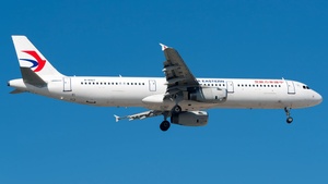 Photo of B-6927 - Airbus A321-231 operated by China Eastern Airlines