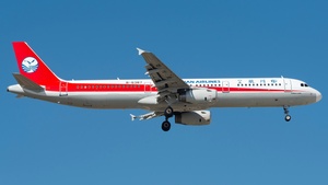 Photo of B-6387 - Airbus A321-231 operated by Sichuan Airlines