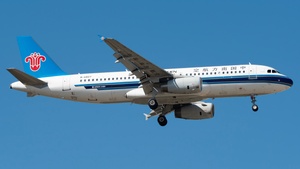 Photo of B-6827 - Airbus A320-232 operated by China Southern Airlines