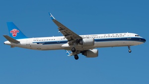 Photo of B-30F6 - Airbus A321-253NX operated by China Southern Airlines