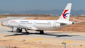 Photo of B-9947 - Airbus A321-231 operated by China Eastern Airlines