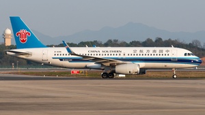 Photo of B-1696 - Airbus A320-232 operated by China Southern Airlines