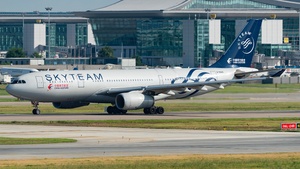 Photo of B-5949 - Airbus A330-243 operated by China Eastern Airlines