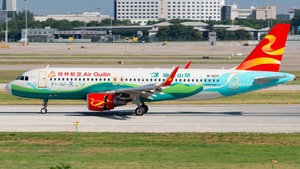 Photo of B-1037 - Airbus A320-214 operated by Air Guilin