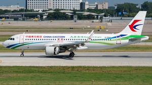 Photo of B-9943 - Airbus A320-214 operated by China Eastern Airlines