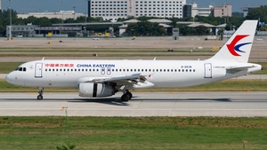 Photo of B-6638 - Airbus A320-232 operated by China Eastern Airlines