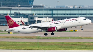 Photo of B-8955 - Airbus A321-231 operated by Juneyao Air