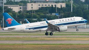 Photo of B-305C - Airbus A320-251N operated by China Southern Airlines