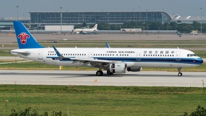 Photo of B-8640 - Airbus A321-211 operated by China Southern Airlines