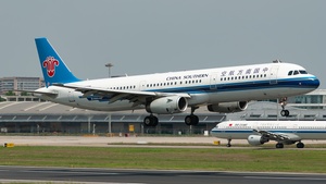 Photo of B-6398 - Airbus A321-231 operated by China Southern Airlines