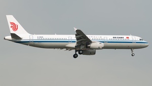 Photo of B-6825 - Airbus A321-232 operated by Air China