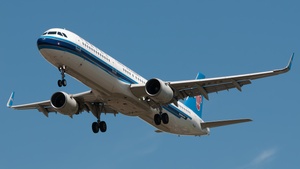 Photo of B-8639 - Airbus A321-211 operated by China Southern Airlines