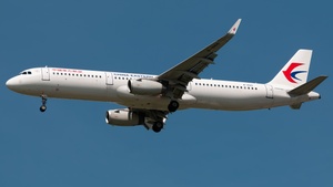 Photo of B-8165 - Airbus A321-231 operated by China Eastern Airlines