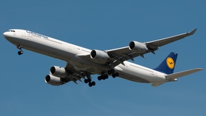 Photo of D-AIHW - Airbus A340-642 operated by Lufthansa