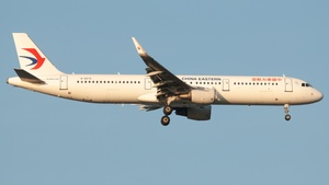 Photo of B-8575 - Airbus A321-211 operated by China Eastern Airlines