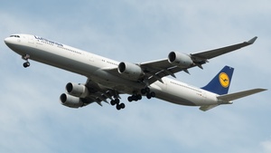 Photo of D-AIHU - Airbus A340-642 operated by Lufthansa