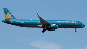 Photo of VN-A614 - Airbus A321-231 operated by Vietnam Airlines