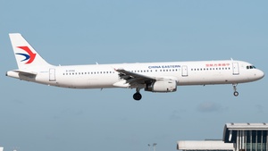 Photo of B-6592 - Airbus A321-231 operated by China Eastern Airlines