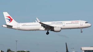 Photo of B-8573 - Airbus A321-211 operated by China Eastern Airlines