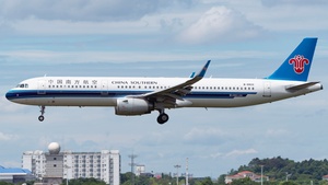 Photo of B-9933 - Airbus A321-231 operated by China Southern Airlines