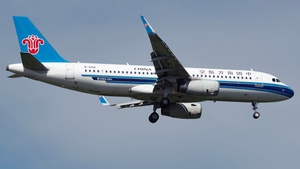 Photo of B-9916 - Airbus A320-232 operated by China Southern Airlines