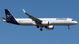 Photo of D-AIOB - Airbus A321-251NX operated by Lufthansa