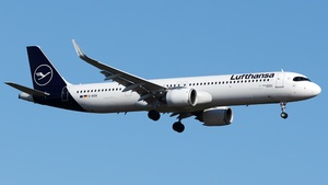 Photo of D-AIOA - Airbus A321-251NX operated by Lufthansa