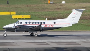 Photo of OE-GTH - Beechcraft B300 Super King Air 350 operated by Air Independence