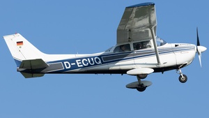 Photo of D-ECUQ - Reims-Cessna F172M Skyhawk operated by Motorfluggruppe Dinslaken Schwarze-Heide