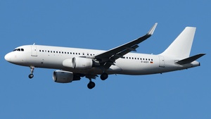 Photo of D-ADDY - Airbus A320-214 operated by LEAV Aviation