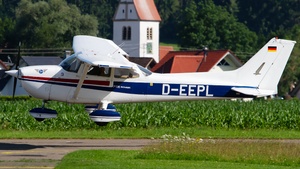 Photo of D-EEPL - Reims-Cessna F172N Skyhawk II operated by AeroClub Bodensee